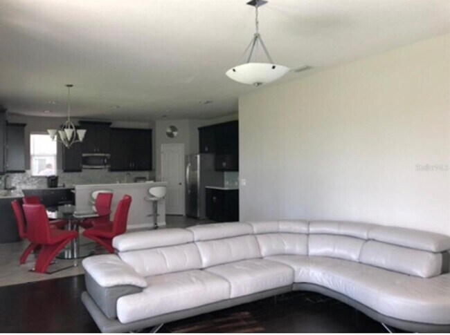 Foto del edificio - 4941 Maple Park St