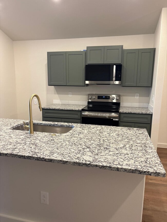 Building Photo - 2122 Langford Ave