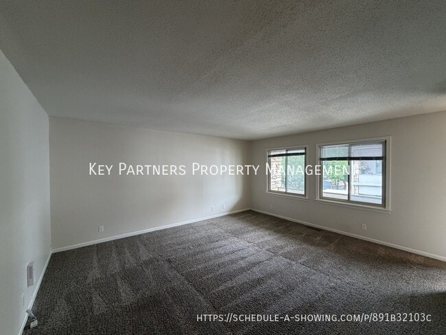 Building Photo - 8833 Glenwood Ct