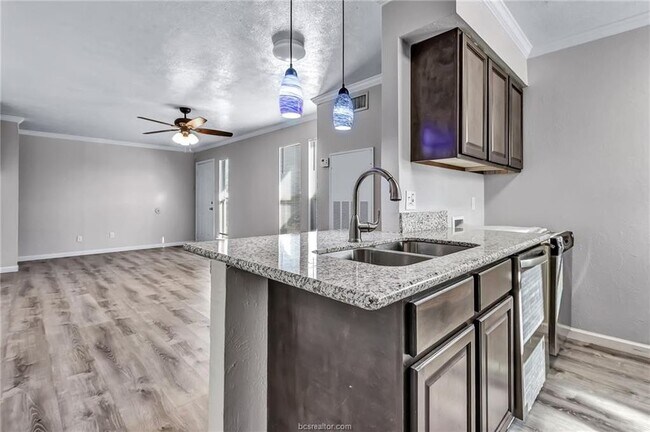 Building Photo - 2410 Toro Ln
