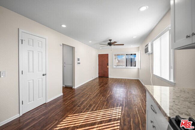 Foto del edificio - 432 N Harvard Blvd