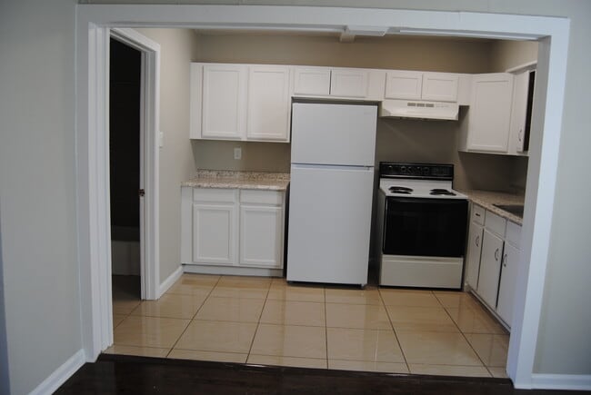 Photo - La Marque 6 Unit Apartment