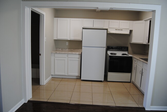 Building Photo - La Marque 6 Unit