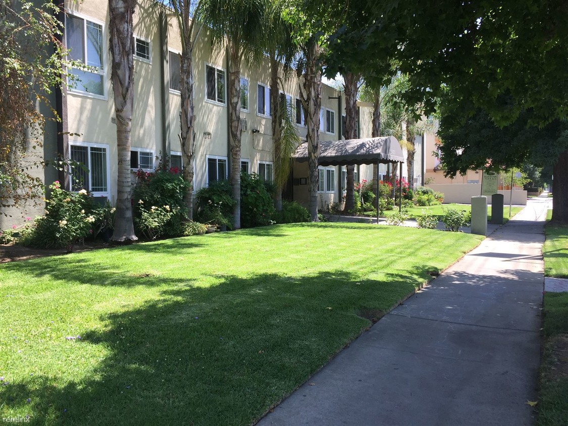 Primary Photo - 13423 Burbank Blvd