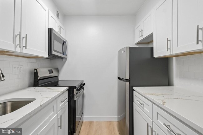 Building Photo - 224 W Rittenhouse Square