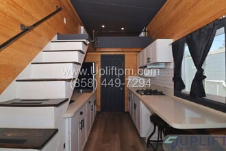 Building Photo - 2030 Black Canyon Rd