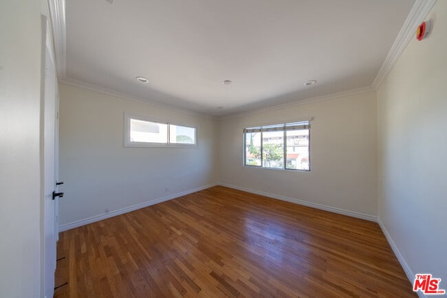 Building Photo - 9205 Alcott St
