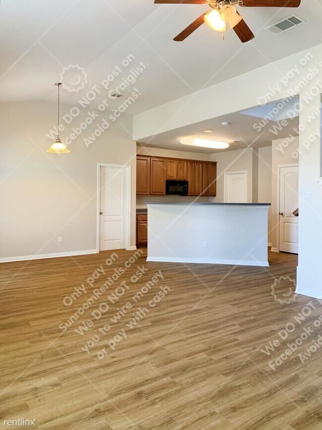 Foto del edificio - 5 br, 2.5 bath House - 209 Buckingham Dr