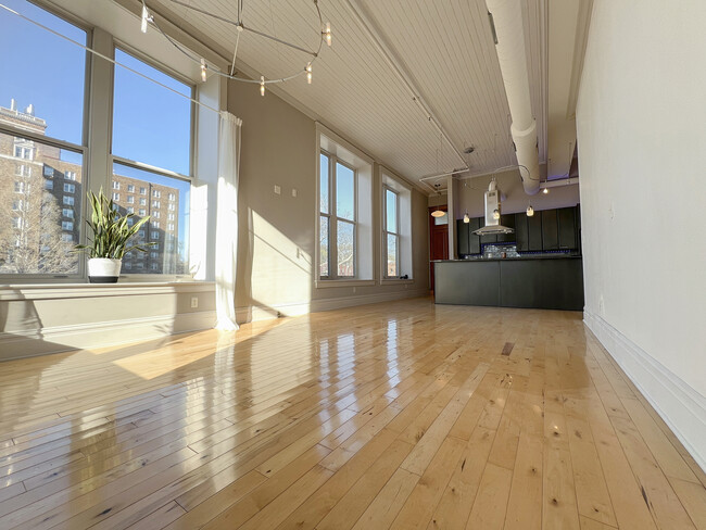 Foto del edificio - 2800 S Grand Blvd