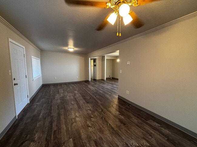 Foto del edificio - Remodeled 3 bed/ 2 bath with a sperate bon...