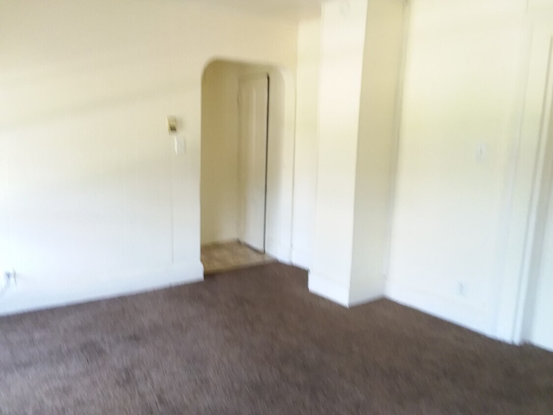 Living - 32 Hamilton St