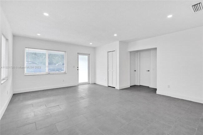 Building Photo - 1241 NW 25th St