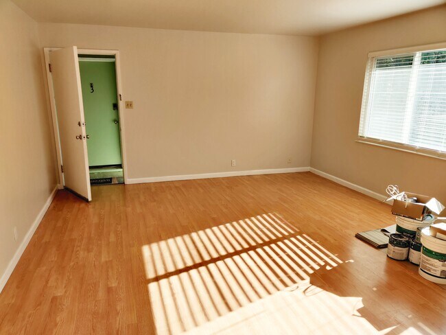 Building Photo - 832 Blair Ave