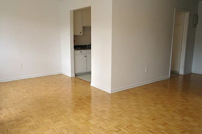 Building Photo - 1225 Alexis-Nihon Apartments