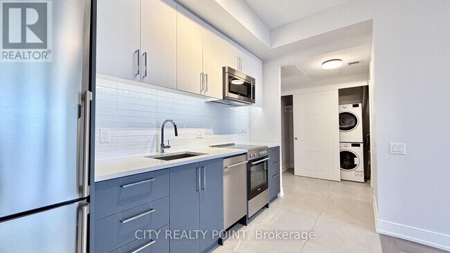 Building Photo - 2525 Bathurst St