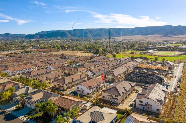 Foto del edificio - Stylish 2 Bed + 2.5 Bath Townhome in Murrieta