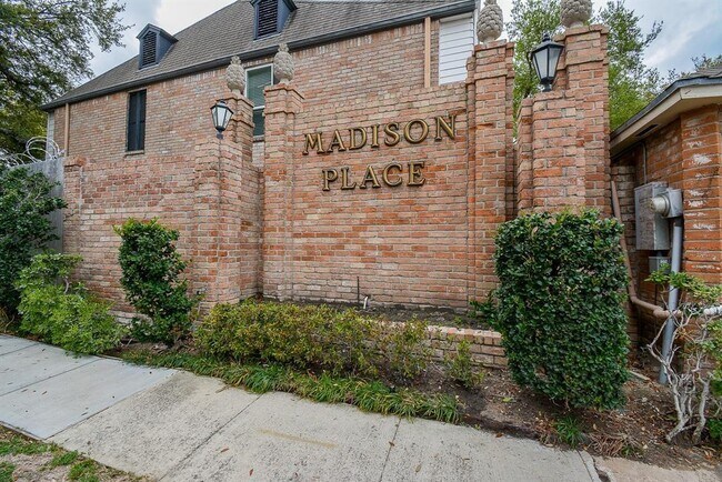 Foto del edificio - 3809 Wakeforest St
