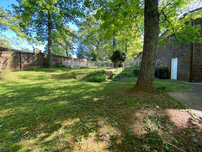 Building Photo - Remodeled 4 Bedroom 2 Bathroom