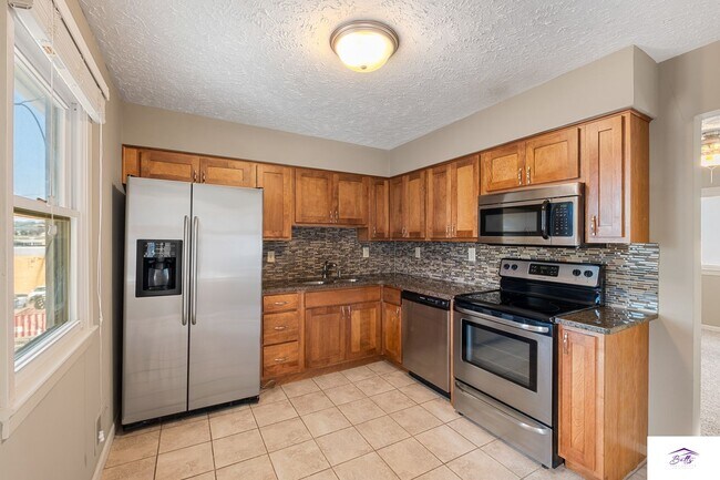 Foto del edificio - AVAILABLE NOW!