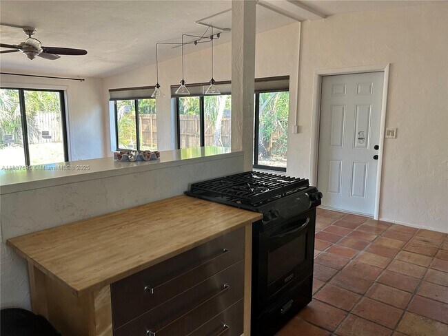 Foto del edificio - 1601 SW 10th St