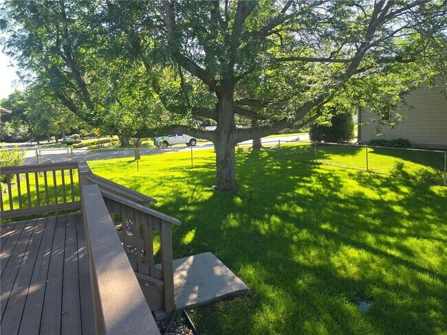 Foto del edificio - 8301 Lawndale Ln N