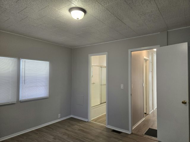 Foto del edificio - 315 50th Avenue Plaza W