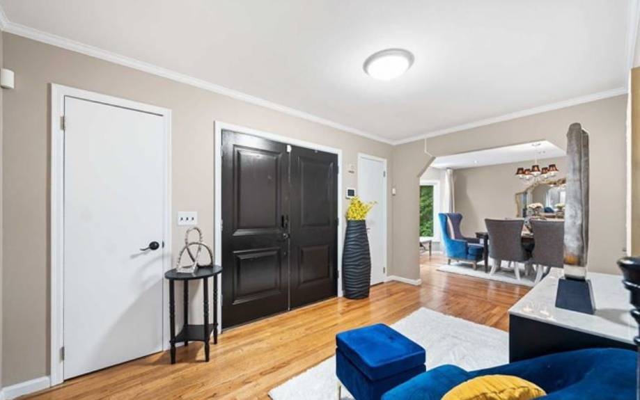 Primary Photo - Stunning 4-bd, 2.5 bth property