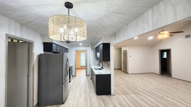 Foto del edificio - 22422 Deville Dr