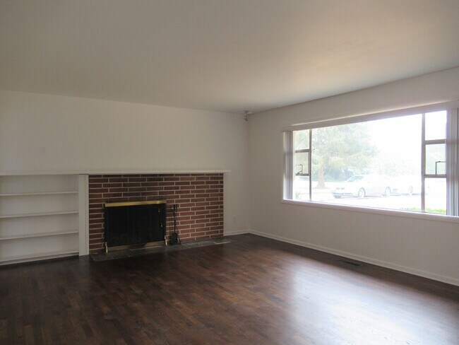 Building Photo - APPROVED APPLICATIONS-Updated 3 bedroom 1....