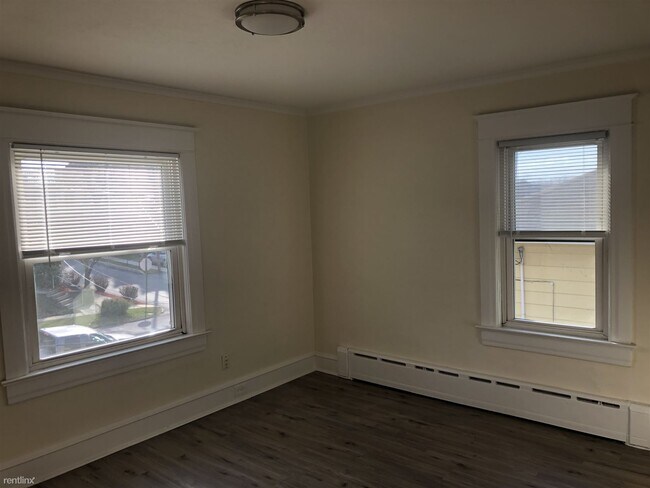 Foto del edificio - 4 br, 1 bath Duplex - 2115 Adams Avenue 2115