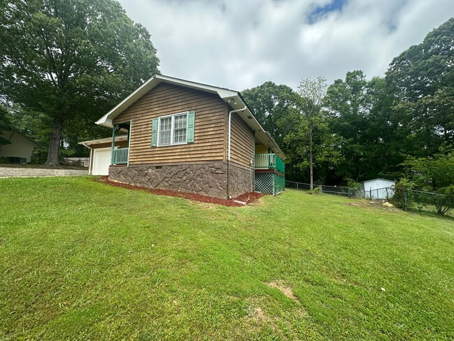 Building Photo - 2117 Marian Ln