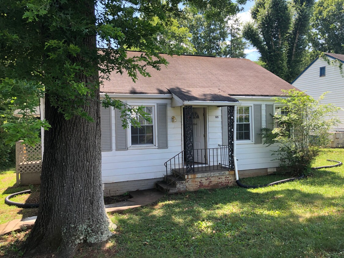 Primary Photo - 1605 Lombard Pl
