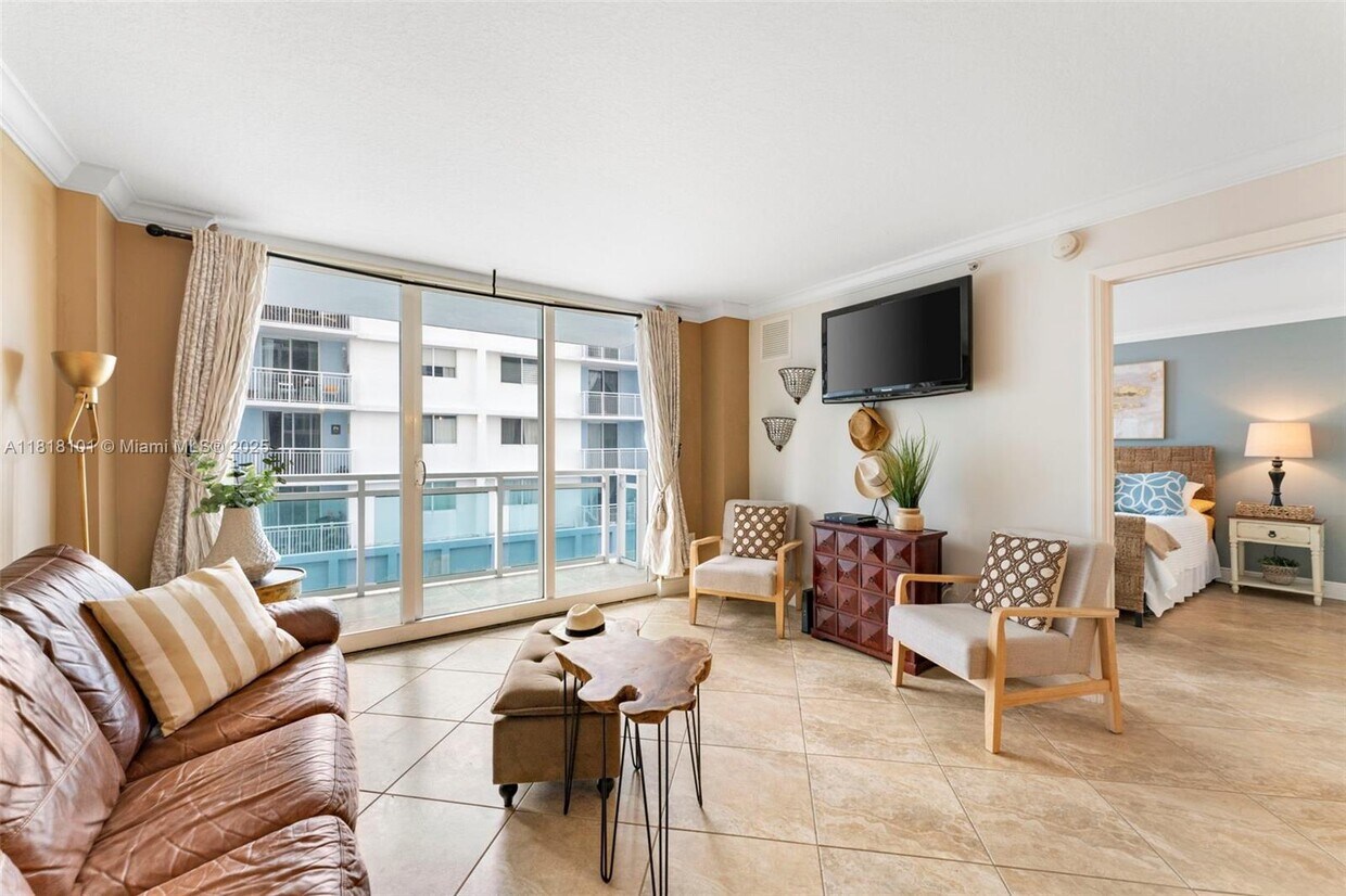 Primary Photo - 6917 Collins Ave