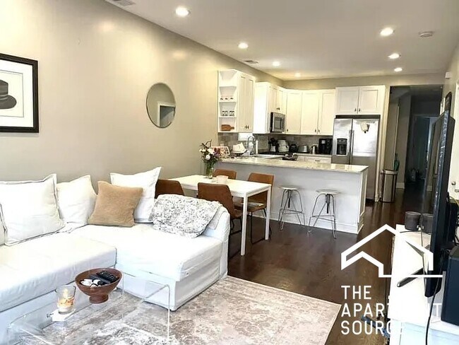 Foto del edificio - 2732 N Wilton Ave