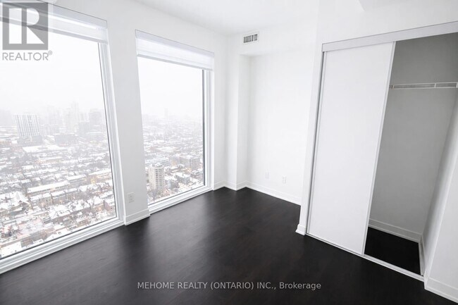 Building Photo - 319 Jarvis St