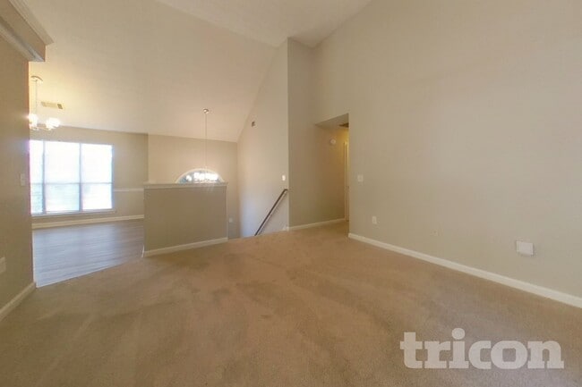 Building Photo - 50 Tufts Cir