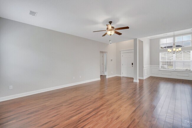 Foto del edificio - 486 Thorp Circle