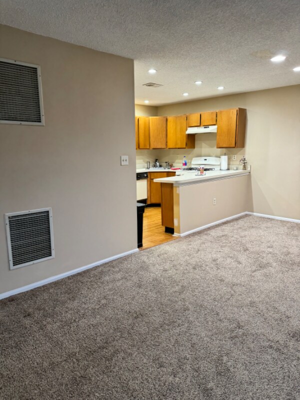 Primary Photo - 351 Wycoff Way W