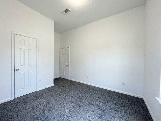 Building Photo - 3710 Holmes Rd