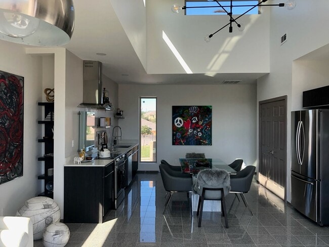 Building Photo - 305 Palm Shores Dr