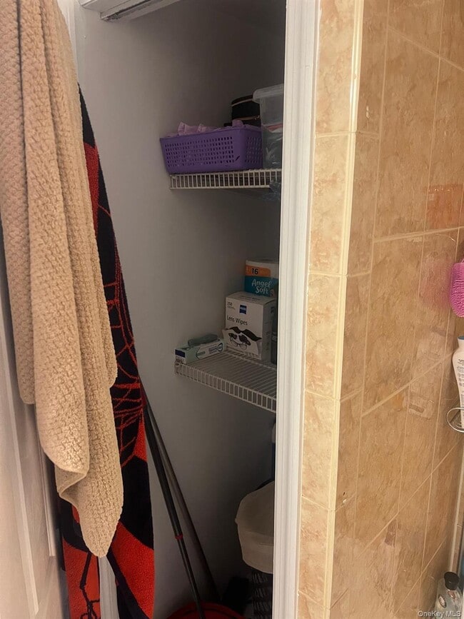 Building Photo - 14 Alexander Pl