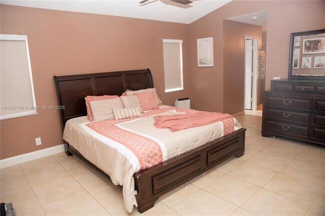Foto del edificio - 216 E Bayridge Dr