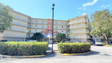 Building Photo - 8290 Lake Dr
