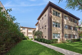 Building Photo - 1540 W Chase Ave