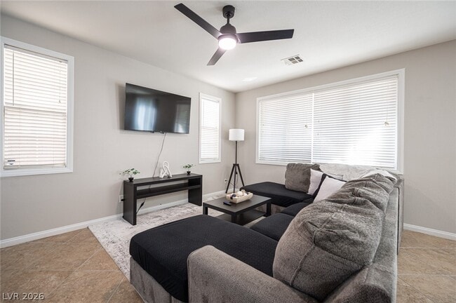 Foto del edificio - 641 Solitude Point Ave