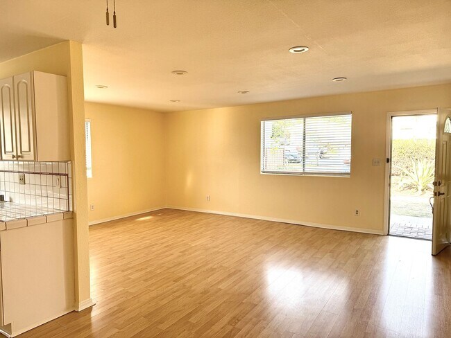 Building Photo - 3648-3650 E. Wilton Street Long Beach