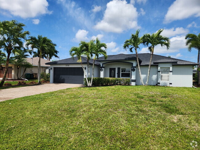 Building Photo - 2536 SW 24th Ct