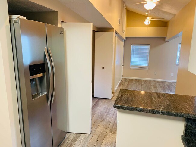 Foto del edificio - 1323 E 360th St