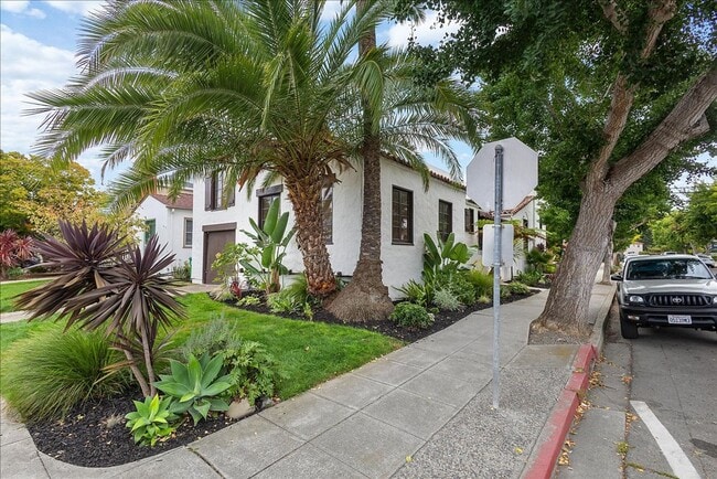 Photo - 1844 Harvard Dr House