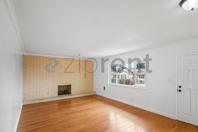 Building Photo - Unit 22814